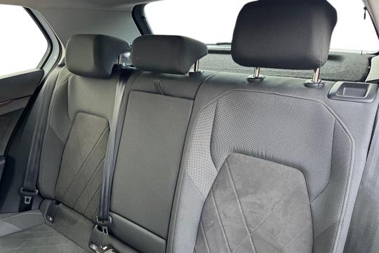 Volkswagen Golf Photo autoimg-715daeabfe37469cf03e74701548fe2020bd3f4a.jpg