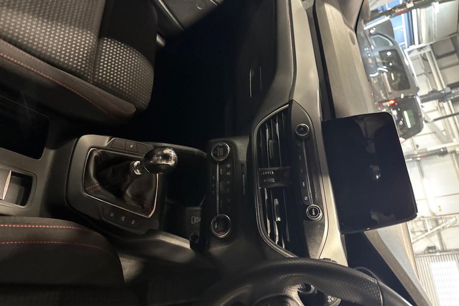 Ford FOCUS Photo autoimg-715dc2b057f97e46c43168feb8347d5e233f8796.jpg