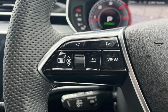 AUDI A8 Photo 16