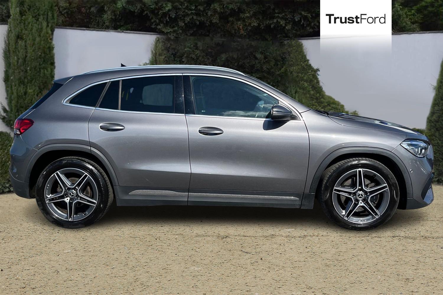 Mercedes-Benz GLA Photo 2