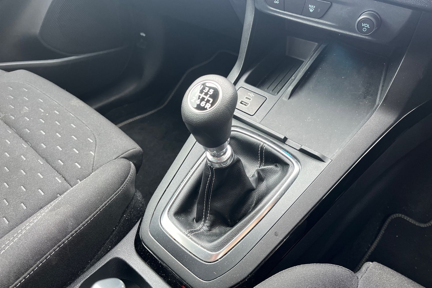 Ford PUMA Photo 33