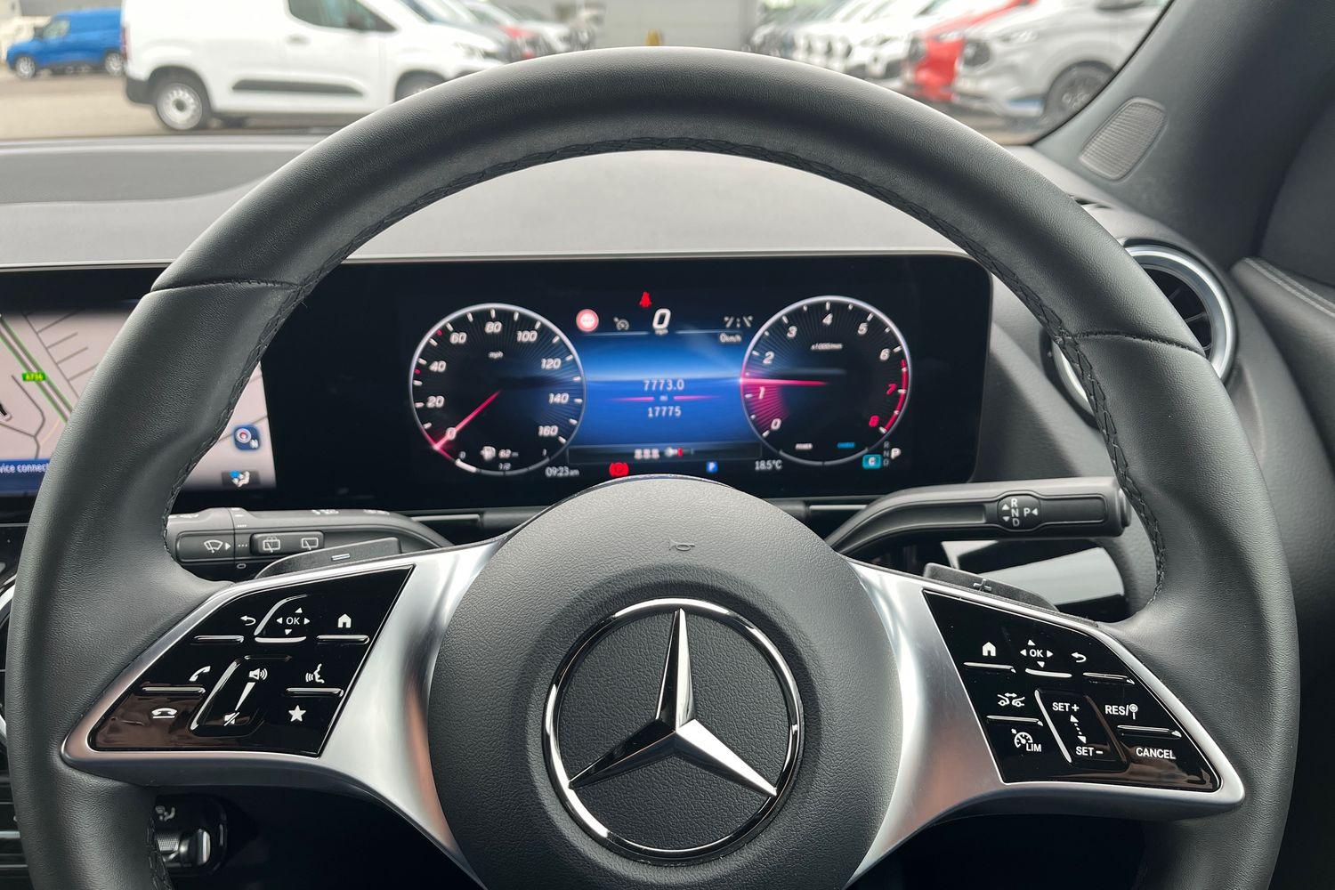 Mercedes-Benz GLA Photo 11