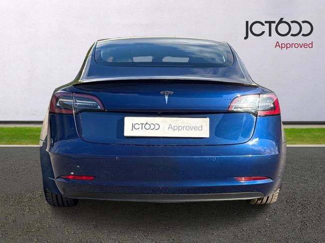 TESLA Model 3 Photo 7