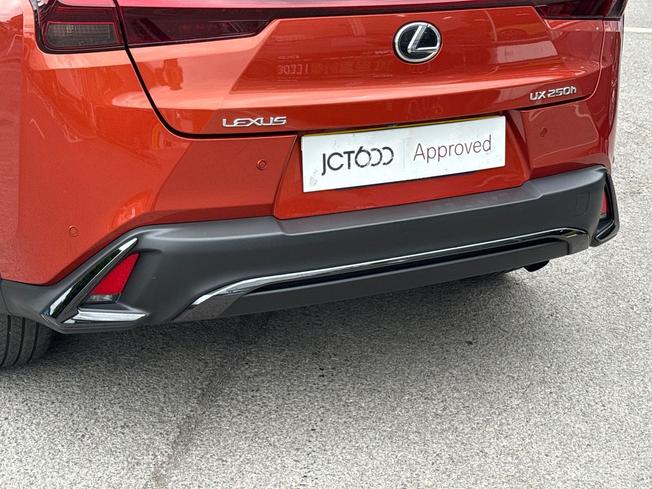 LEXUS Ux Photo 36
