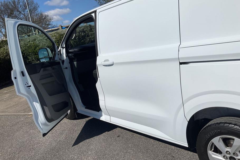 Used FORD TRANSIT CUSTOM WT25UGX 18