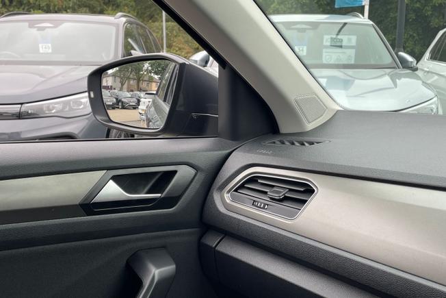 Volkswagen T-Roc Photo 33