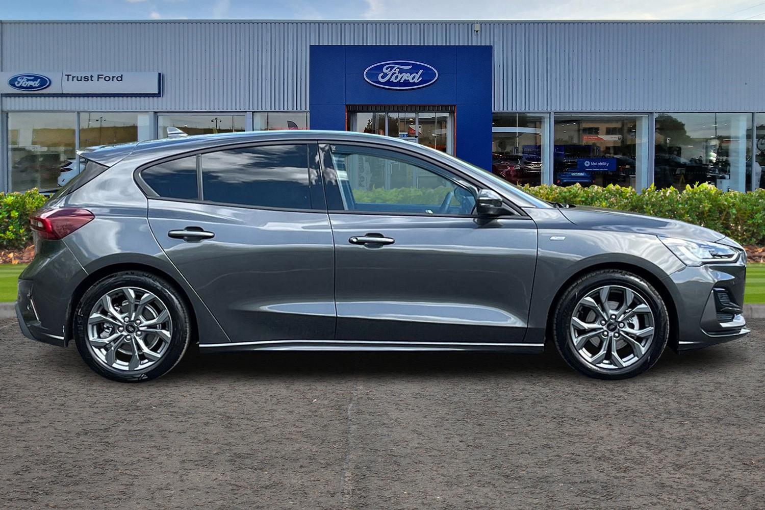 Ford FOCUS Photo 2