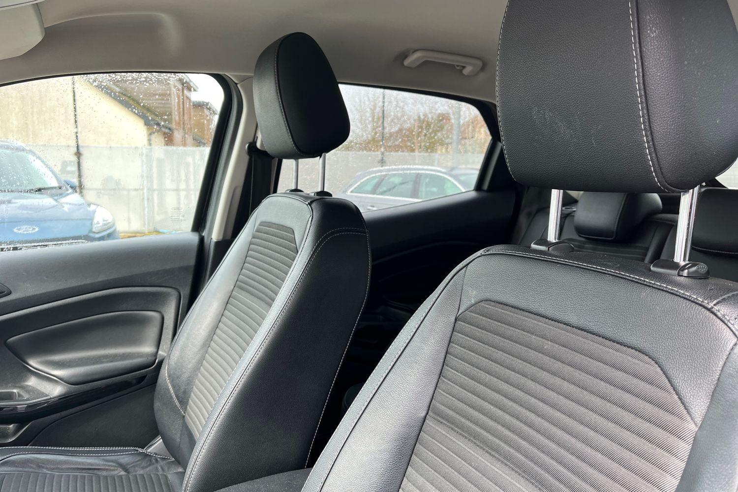 Ford ECOSPORT Photo 18