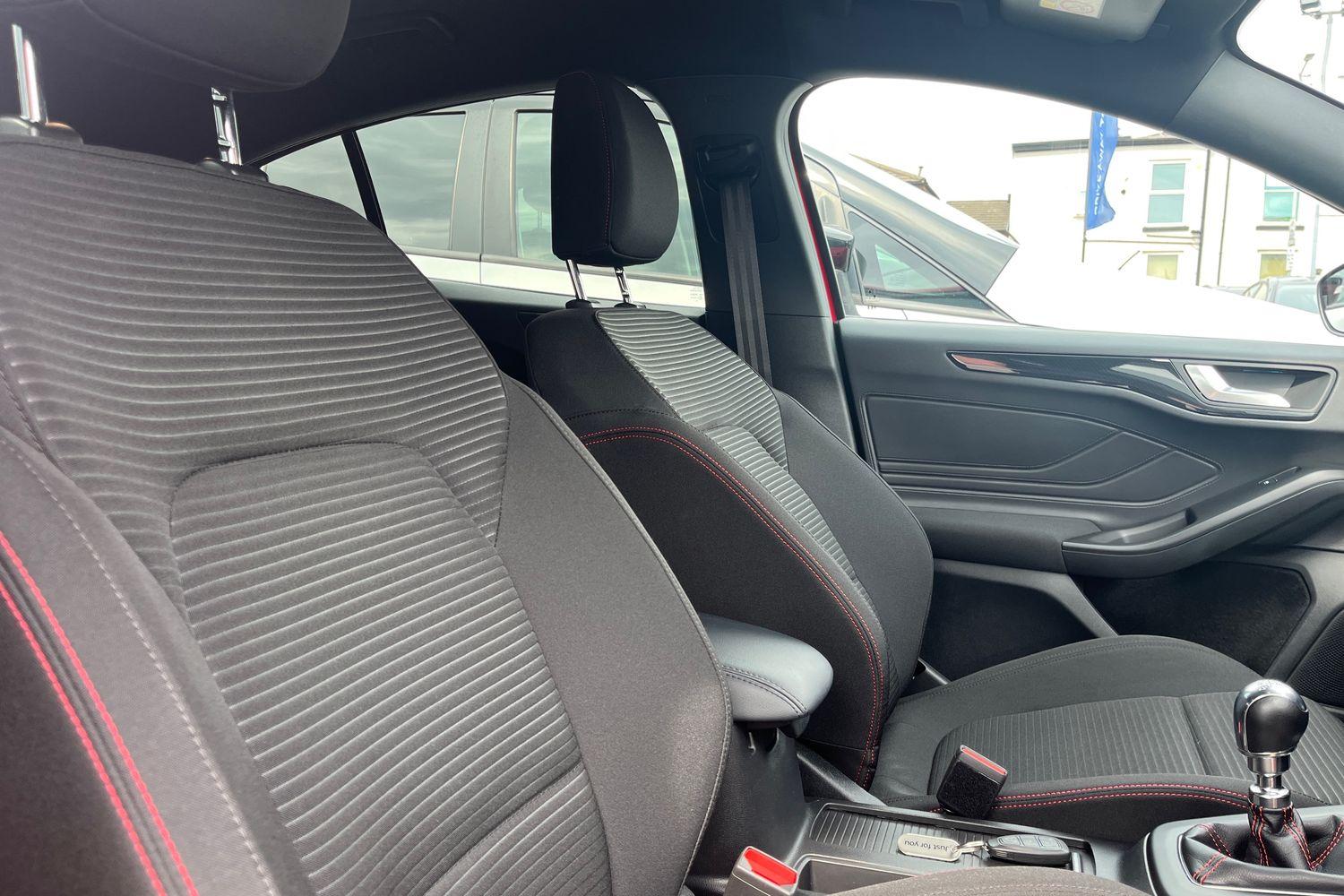 Ford FOCUS Photo 16