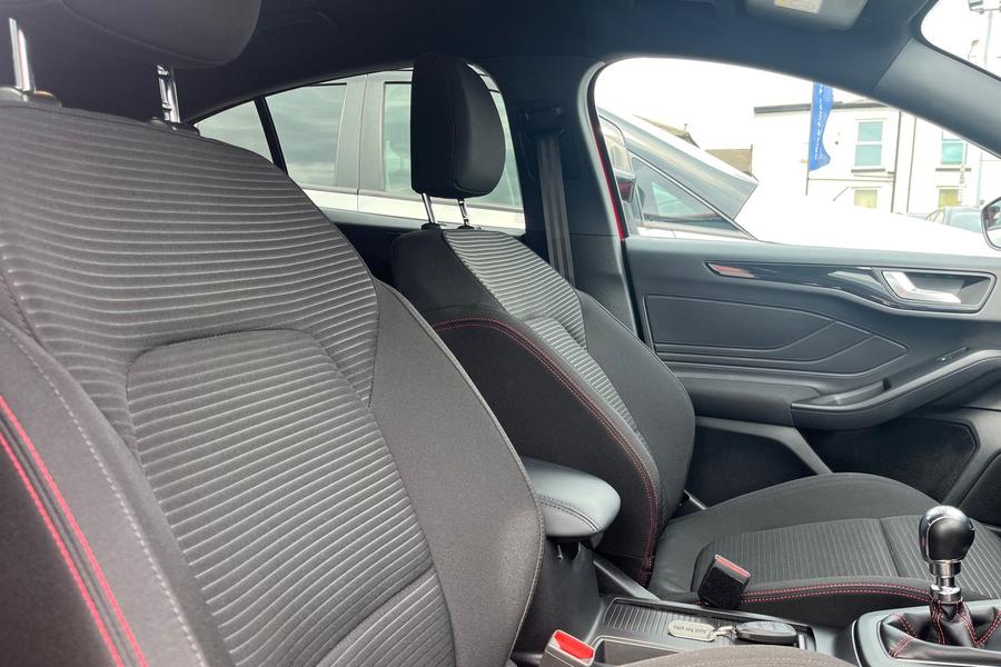 Ford FOCUS Photo autoimg-7190d1e271284f2c035ca6440fbf093f9d1a1127.jpg
