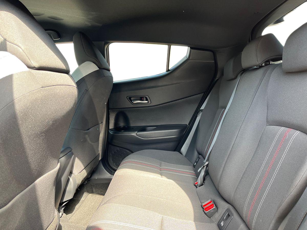 Toyota C-HR Photo 3