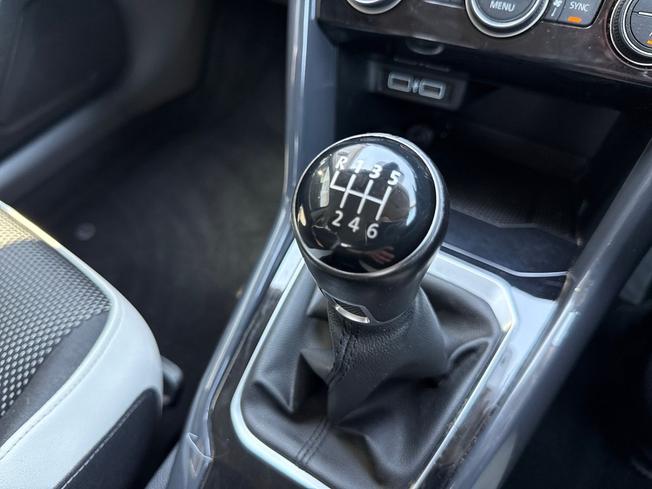 VOLKSWAGEN T-Roc Photo 29
