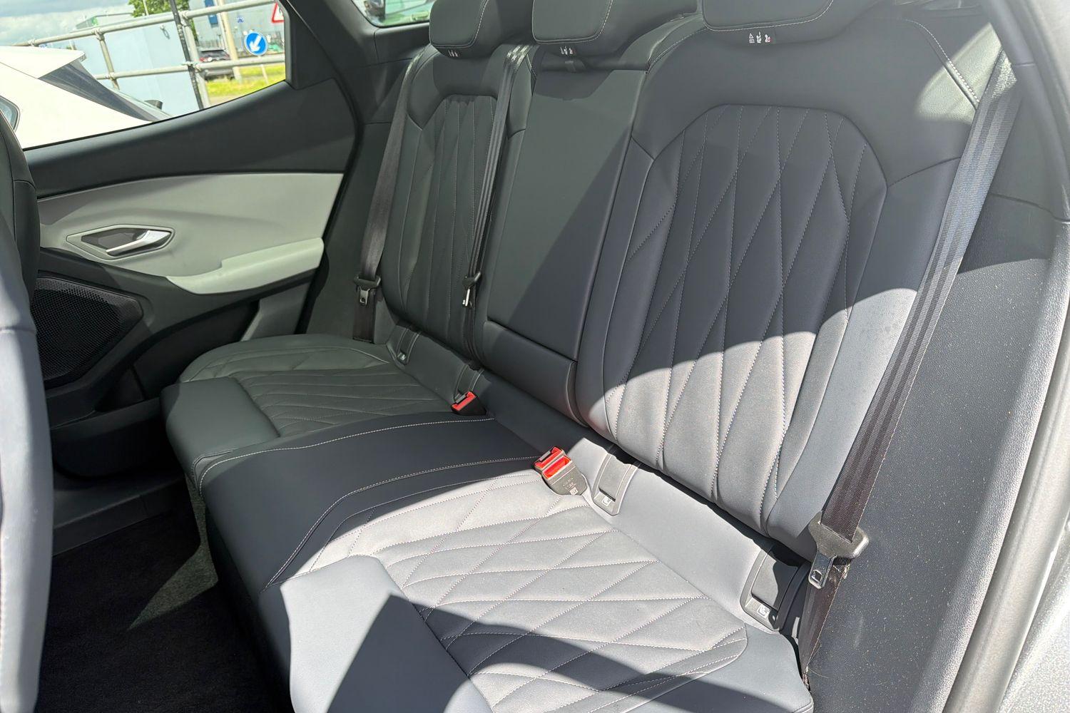 Ford Explorer Photo 19