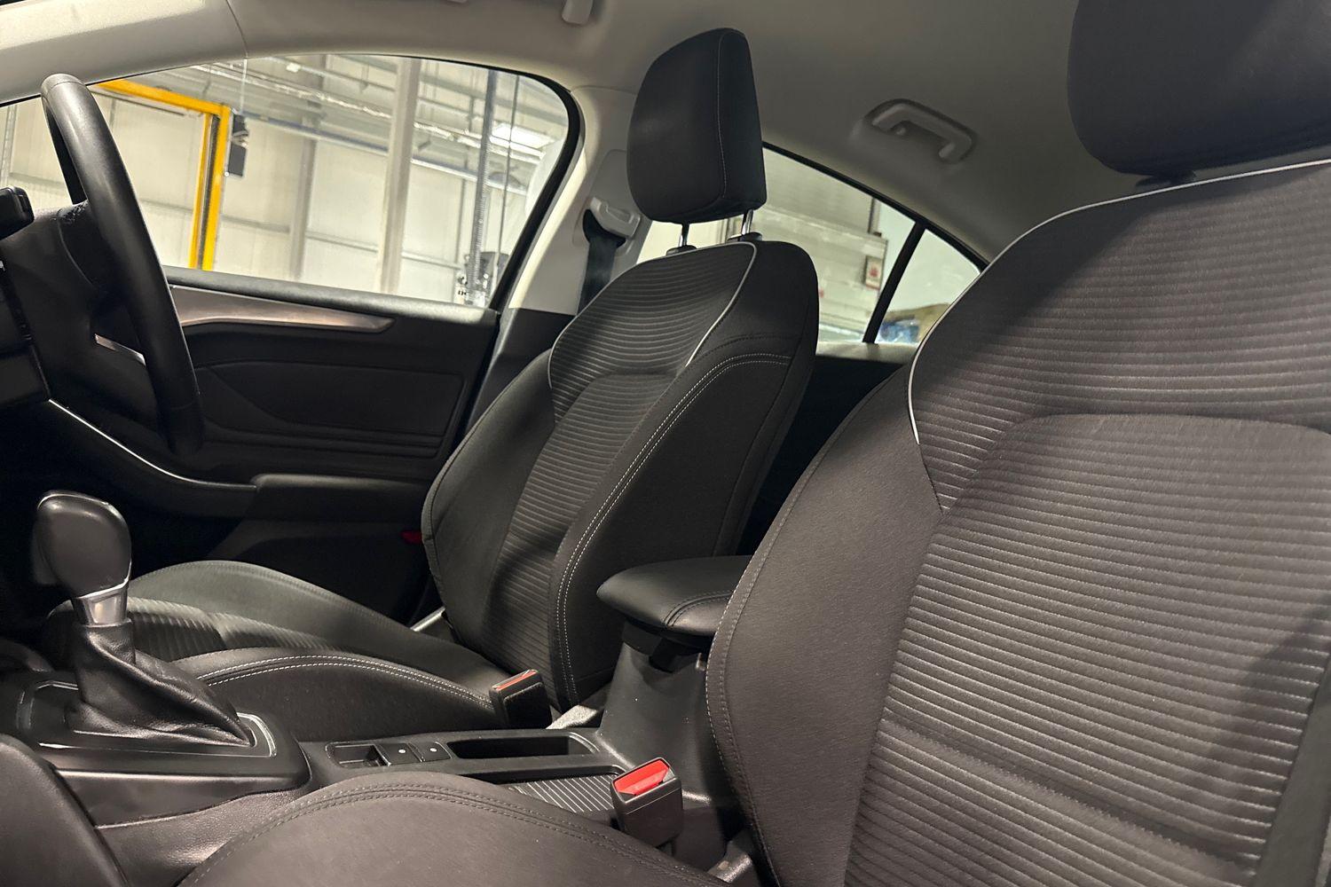 Ford FOCUS Photo 18
