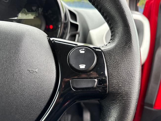 PEUGEOT 108 Photo 17