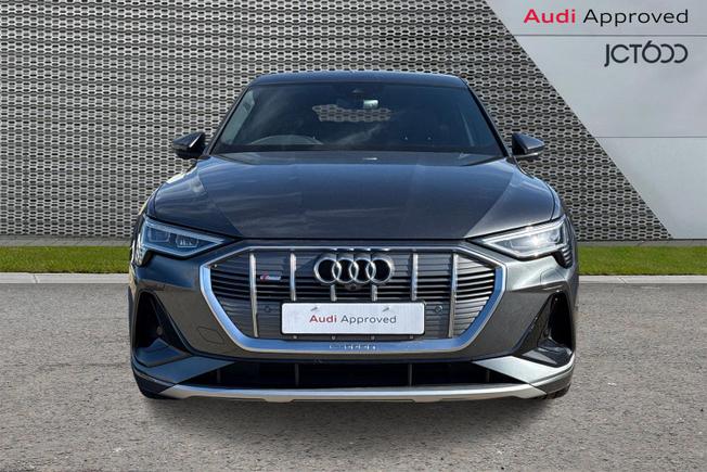 AUDI e-tron Photo 8