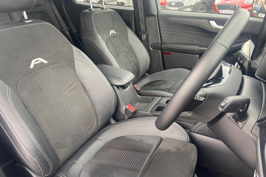 Ford KUGA Photo autoimg-71b66e88fe3936e00b00d6bb64eee7f10be820bf.jpg