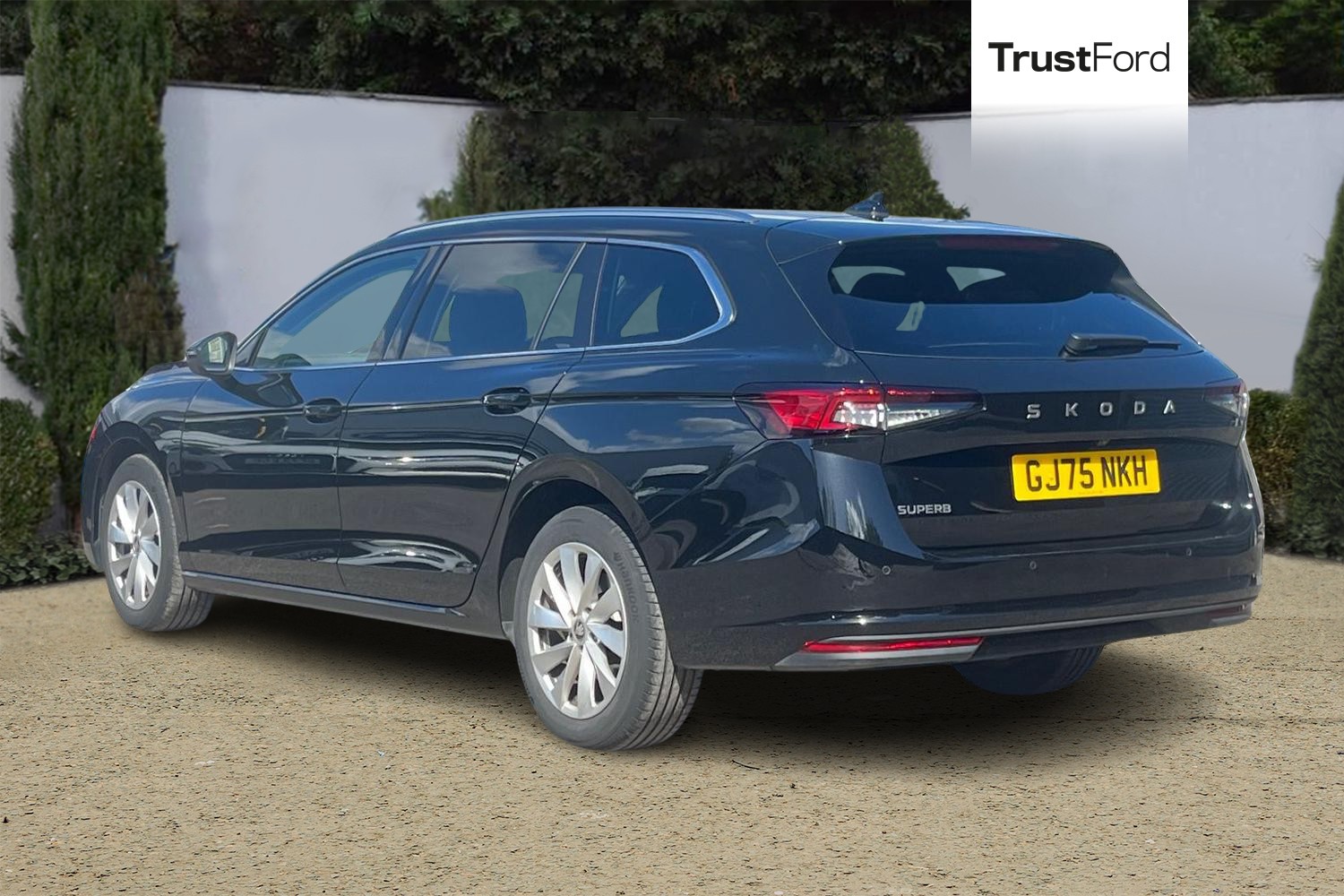 Skoda SUPERB Photo 1