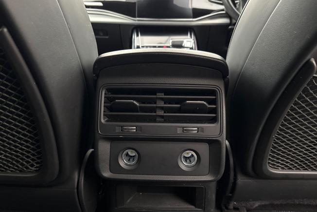 AUDI Q8 Photo 26