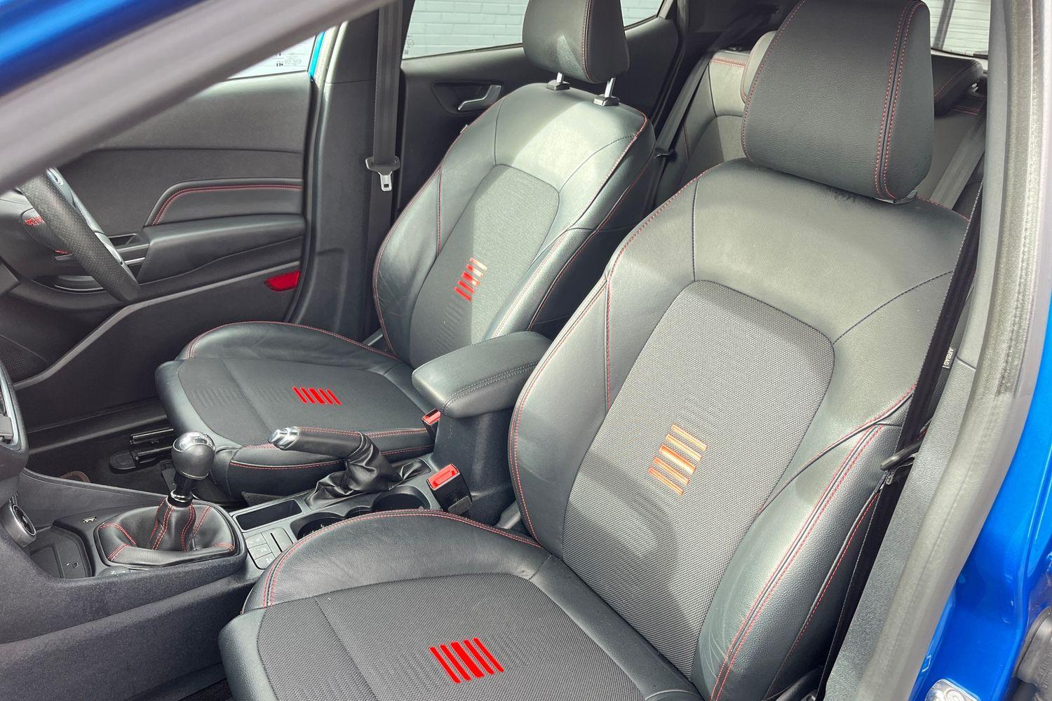 Ford FIESTA Photo 18