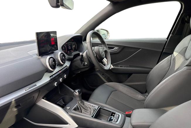 AUDI Q2 Photo 2