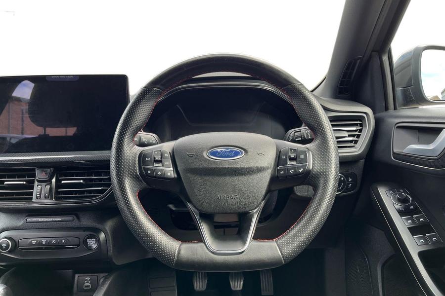 Ford FOCUS Photo autoimg-71bfff07d0fbc75f22be6f918dd32d2ba1dcfc61.jpg