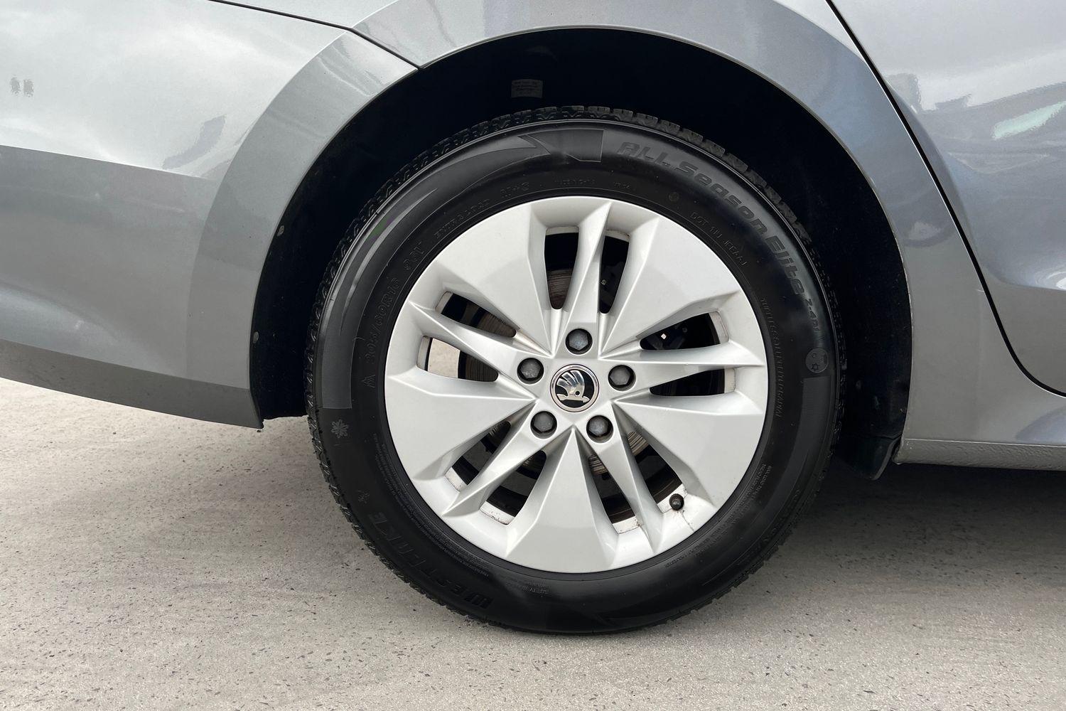 Skoda OCTAVIA Photo 7