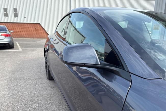 TESLA Model 3 Photo 20