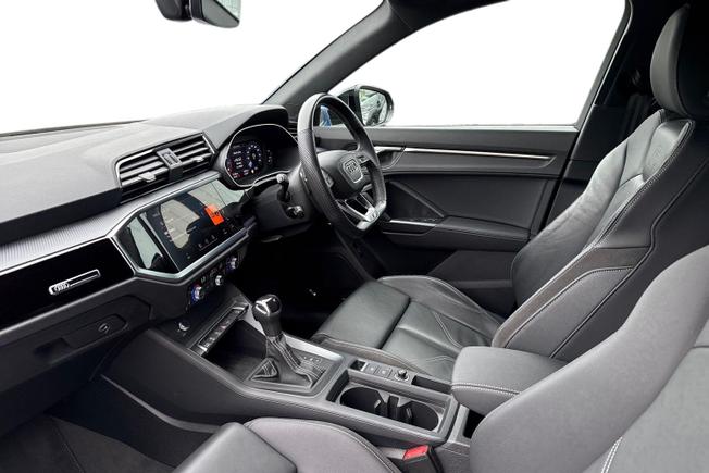 AUDI Q3 Photo 2