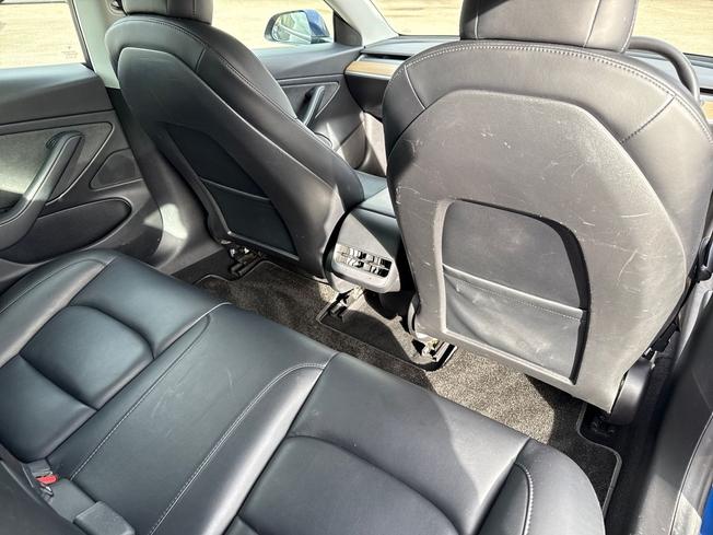 TESLA Model 3 Photo 40