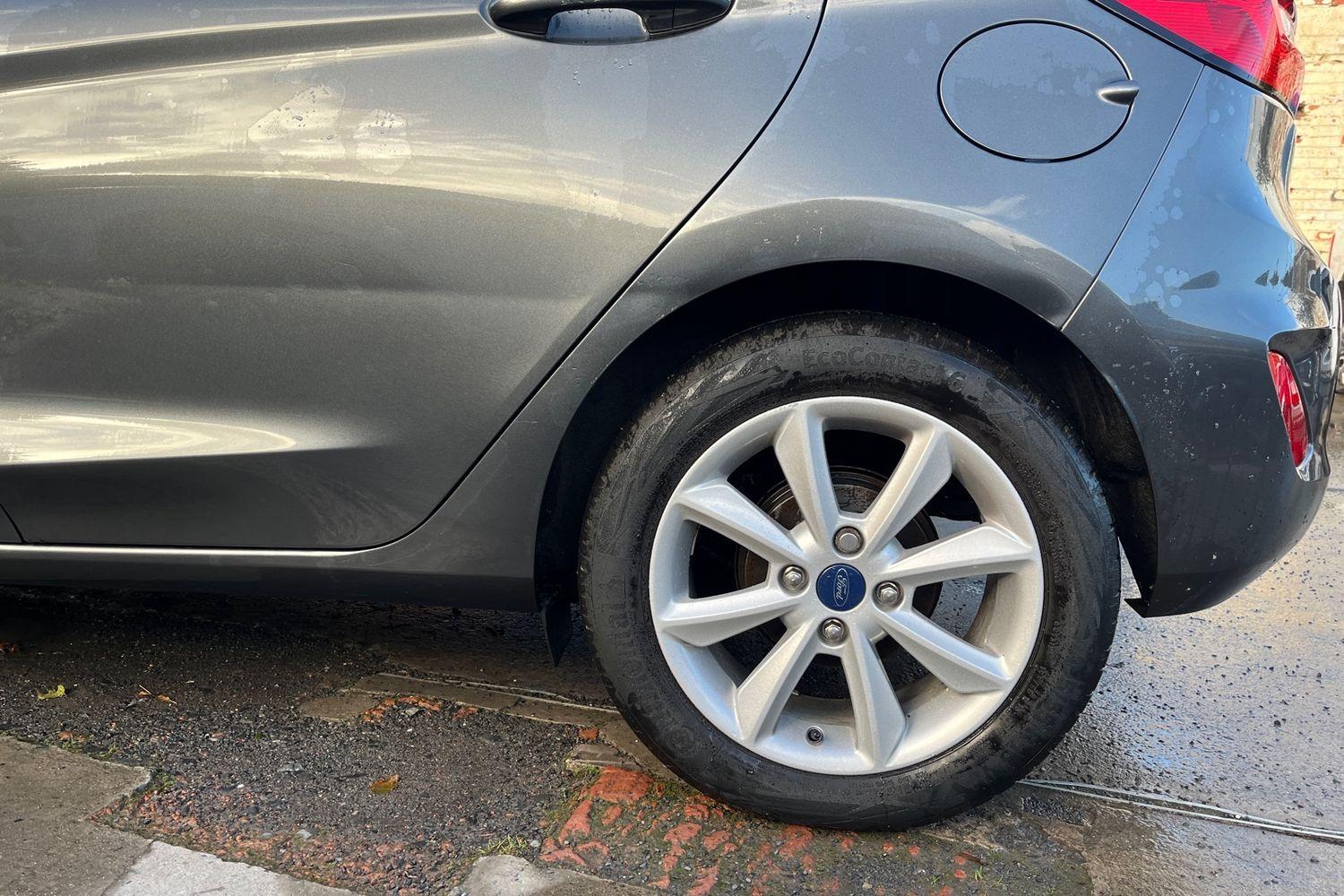 Ford FIESTA Photo 7