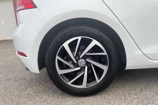 Volkswagen Golf Photo autoimg-71d67a54d7b26188fdaef1bf488f64d72c995d66.jpg