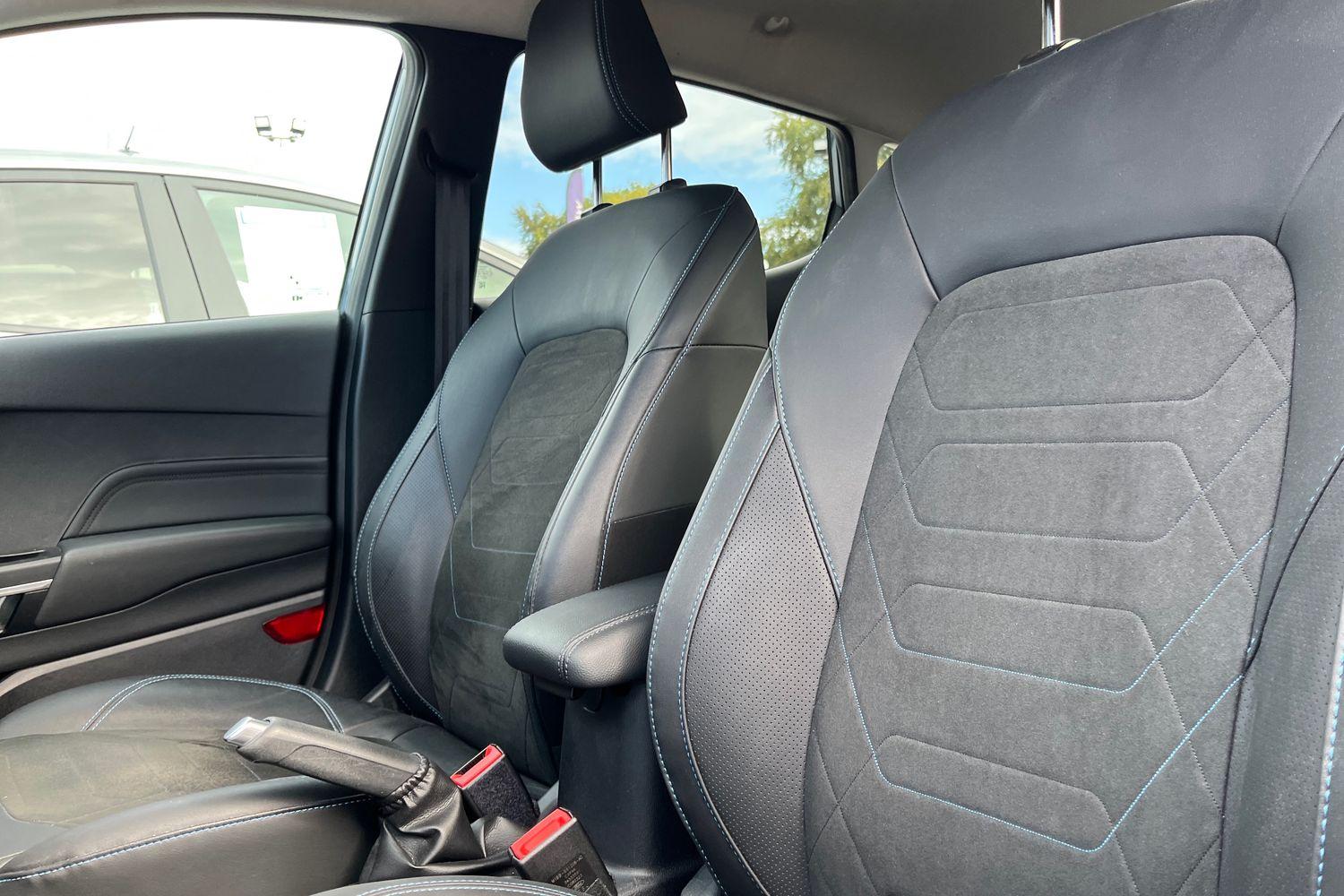 Ford FIESTA Photo 18