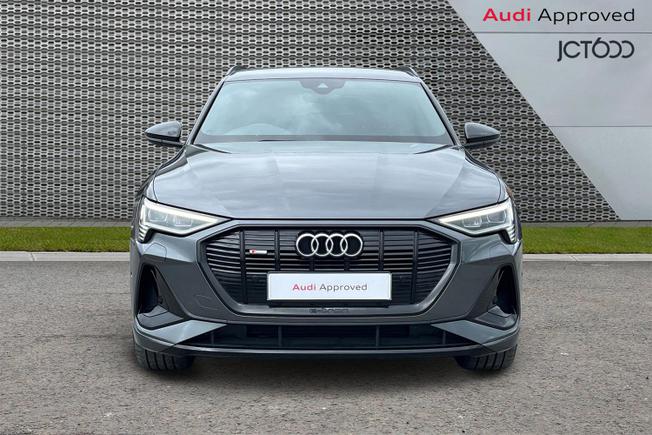 AUDI e-tron Photo 8