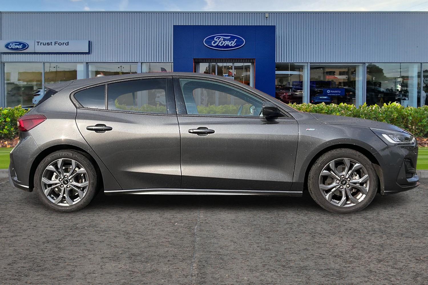 Ford Focus Photo 2