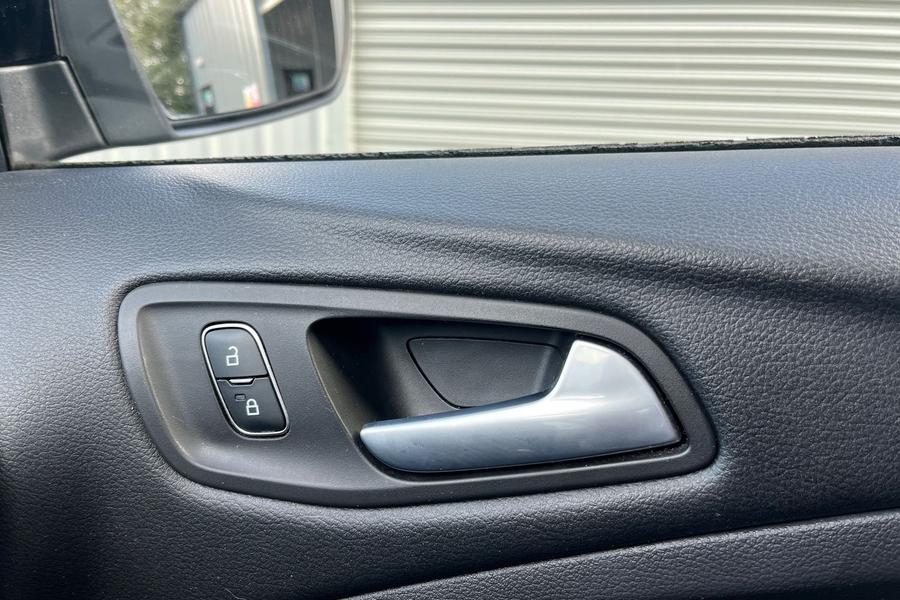 Ford KUGA Photo autoimg-71e11a4913a21aa4b31ba882b535445364784e58.jpg
