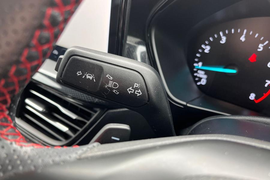 Ford FOCUS Photo autoimg-71e2052d2b07546d8c74fd77fac68dc5c540cc98.jpg