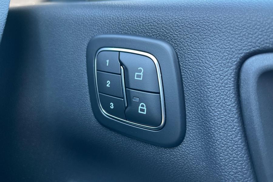 Ford Kuga Photo autoimg-71e5f66f802fa59c9f5b0e11ba67a8c4e12ac0be.jpg