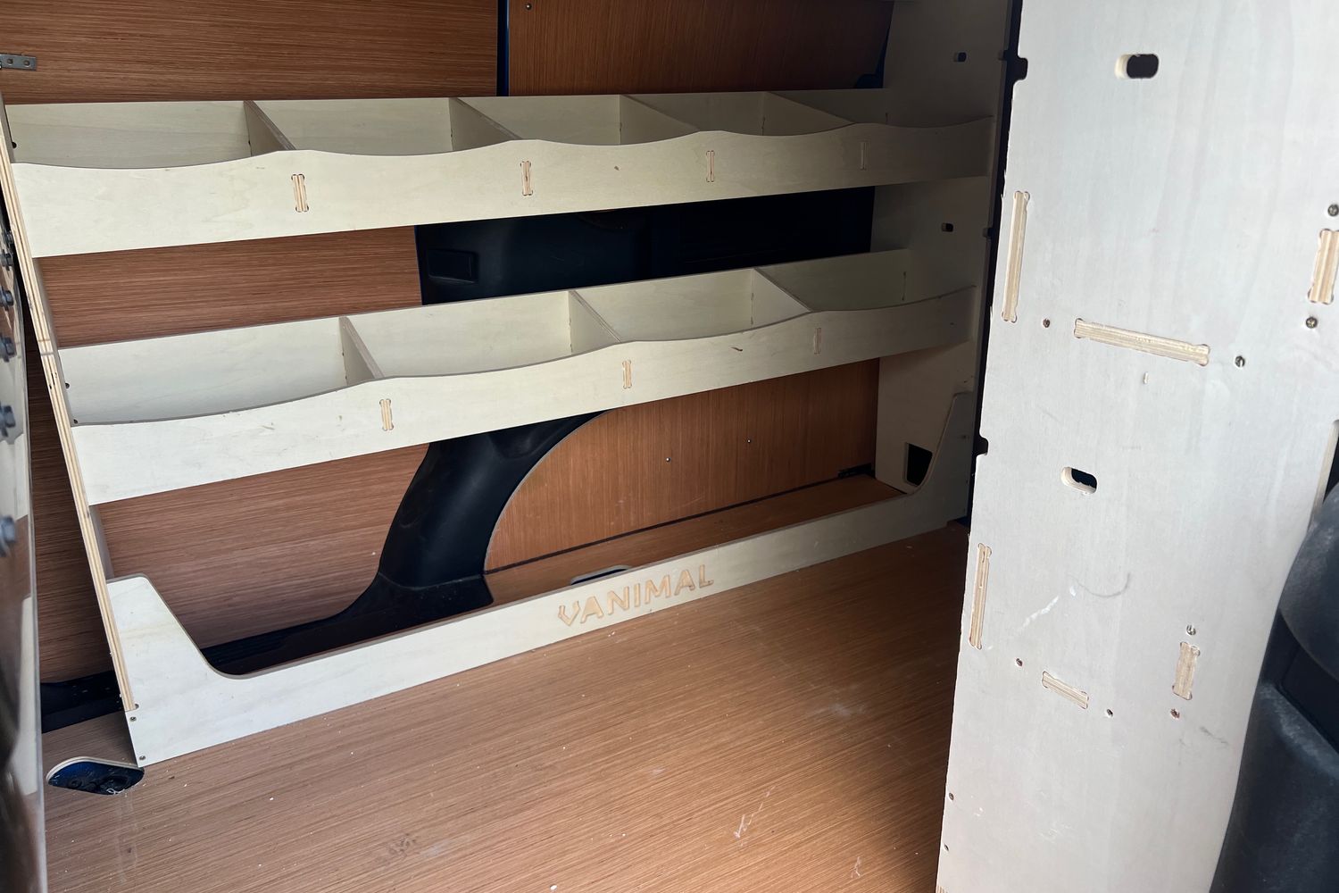 Ford TRANSIT COURIER Photo 3