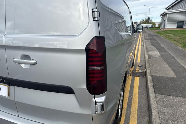 VOLKSWAGEN Transporter Photo 18
