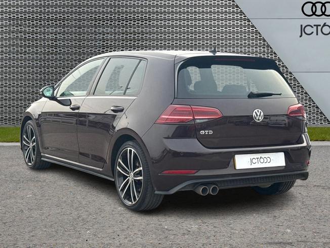 VOLKSWAGEN Golf Photo 3
