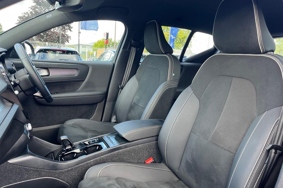 Volvo XC40 Photo autoimg-71f159c2835228e5a4213f9a4628330dd9c0bbc4.jpg
