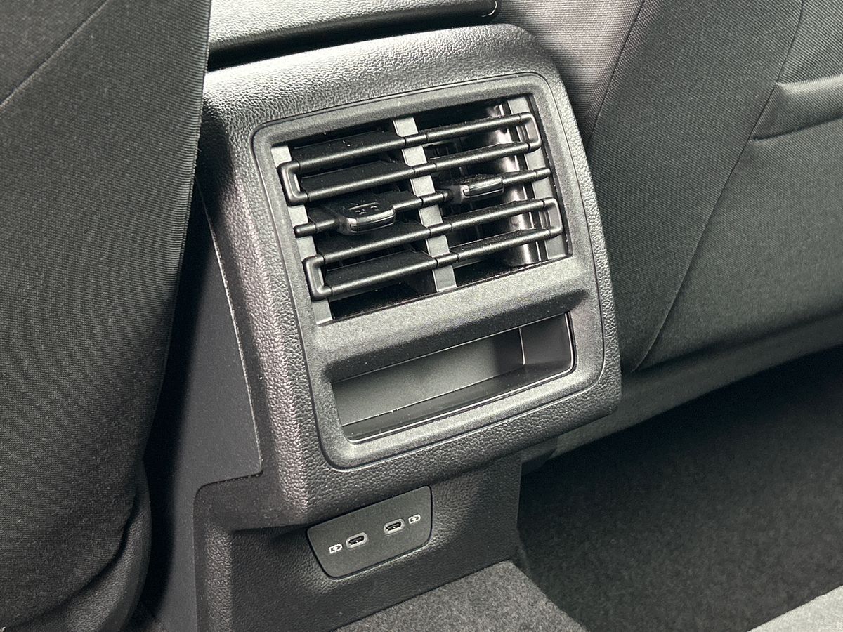 Volkswagen Golf Photo autoimg-71f33377f55630a984f3064cc25f961130e4721c.jpg