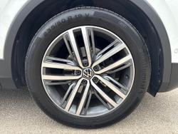 VOLKSWAGEN Tiguan Photo 5