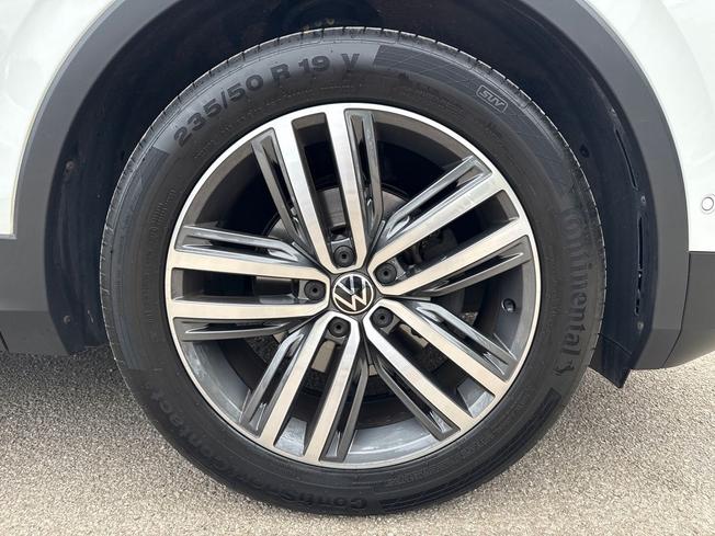 VOLKSWAGEN Tiguan Photo 5