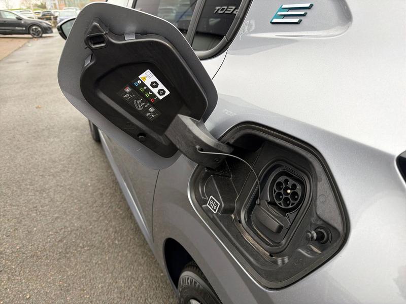 Used Peugeot E-208 YA73UYZ 32