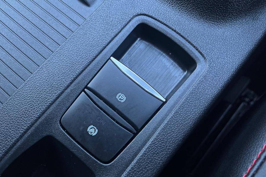 Ford Kuga Photo autoimg-71f5ec82e0baf4ac58b167ec81495d05dacc14d1.jpg