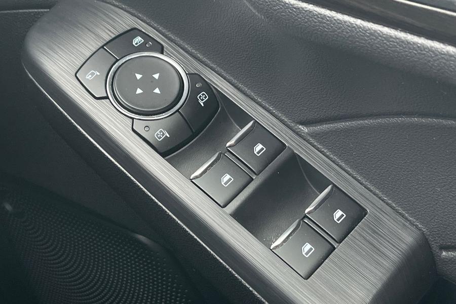 Ford Kuga Photo autoimg-720184a872fc1836a55aca02d0ff136d48128123.jpg
