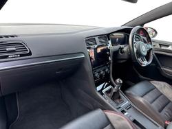 VOLKSWAGEN Golf Photo 2
