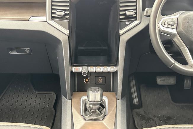 VOLKSWAGEN Amarok Photo 29